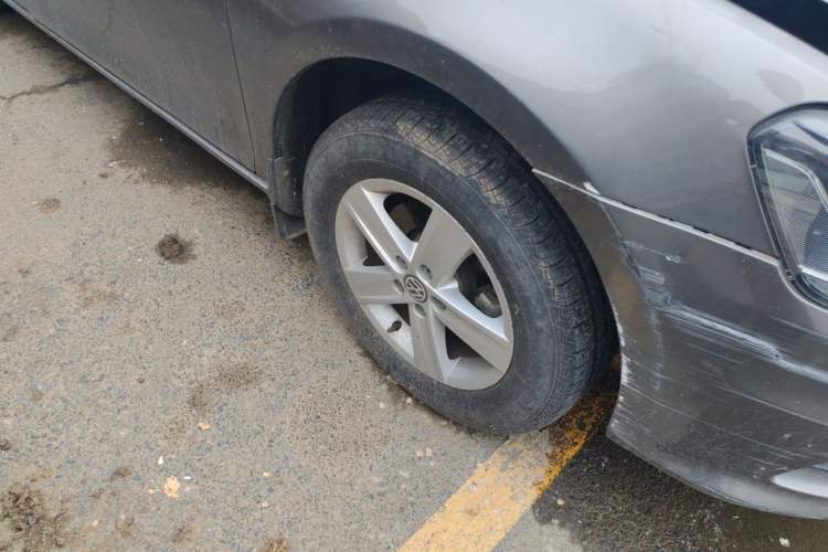 Used Volkswagen Bora 2014 1.6L Automatic Fashion Model Right Front Wheel Hub