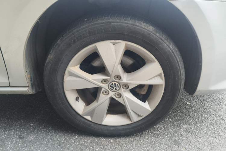 Used Volkswagen Bora 2014 1.6L Automatic Comfort Model Right Front Wheel Hub
