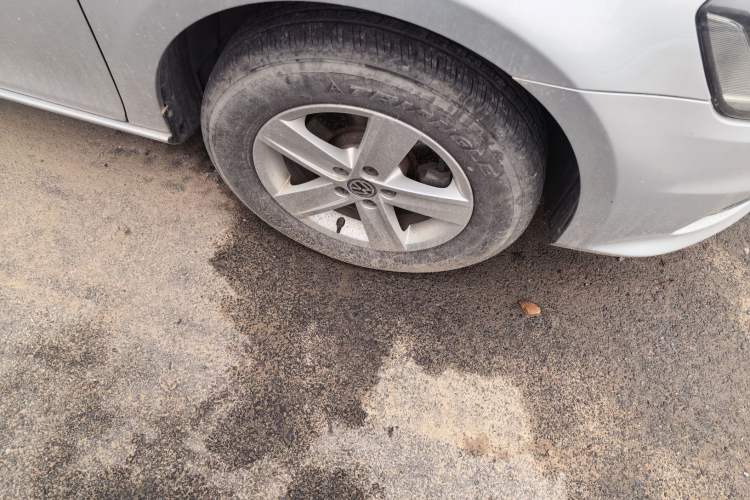 Used Volkswagen Bora 2014 1.6L Manual Fashion Edition Right Front Wheel Hub