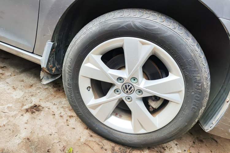 Used Volkswagen Bora 2014 1.6L Automatic Comfort Model Right Front Wheel Hub