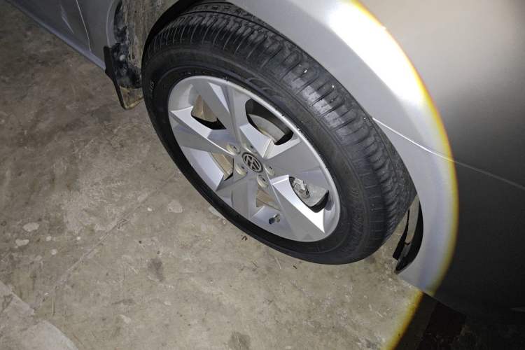 Used Volkswagen Bora 2014 1.4TSI Automatic Comfort Model Right Front Wheel Hub