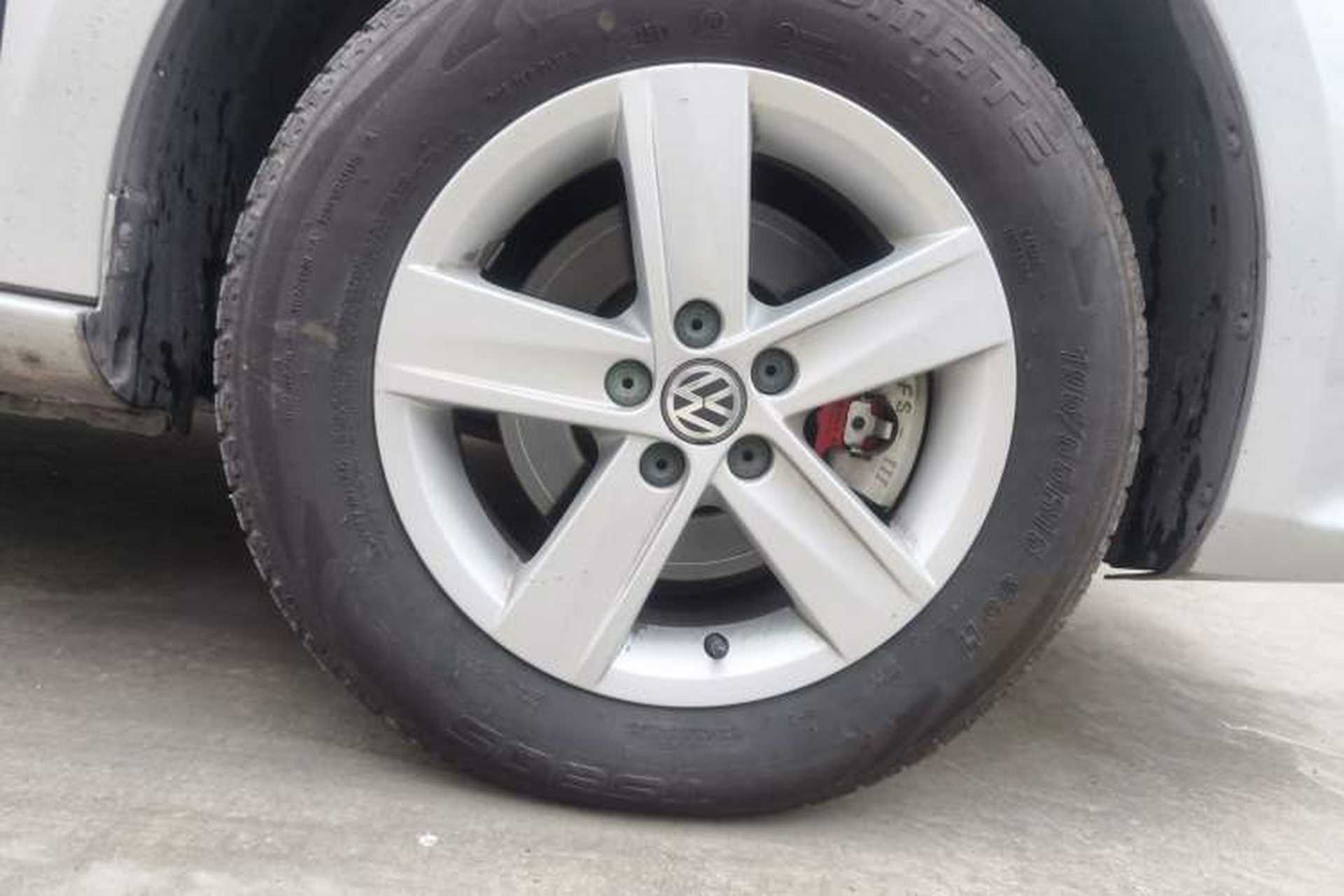 Used Volkswagen Bora 2014 1.6L Automatic Fashion Model Right Front Wheel Hub