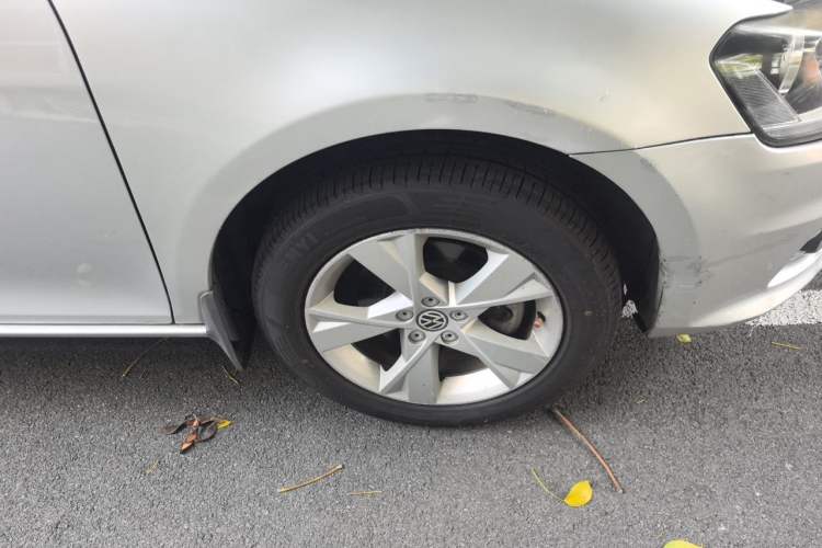 Used Volkswagen Bora 2014 1.6L Automatic Comfort Model Right Front Wheel Hub