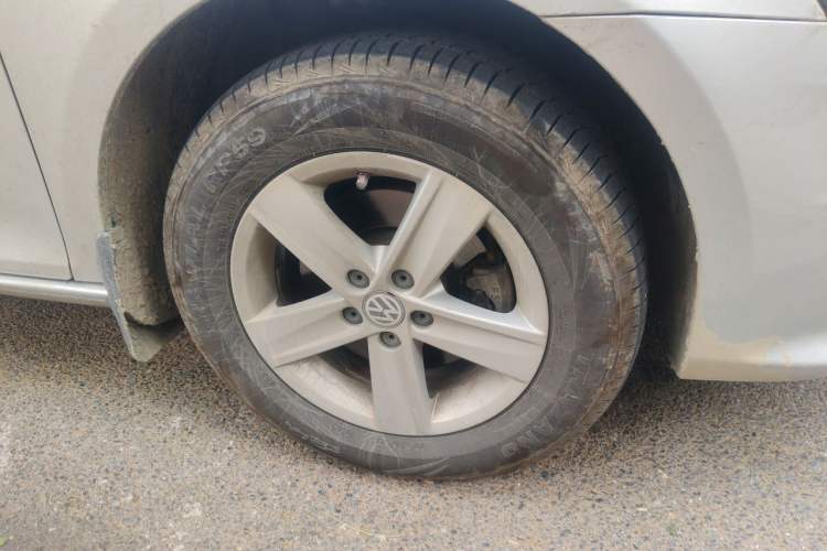 Used Volkswagen Bora 2014 1.6L Automatic Fashion Model Right Front Wheel Hub