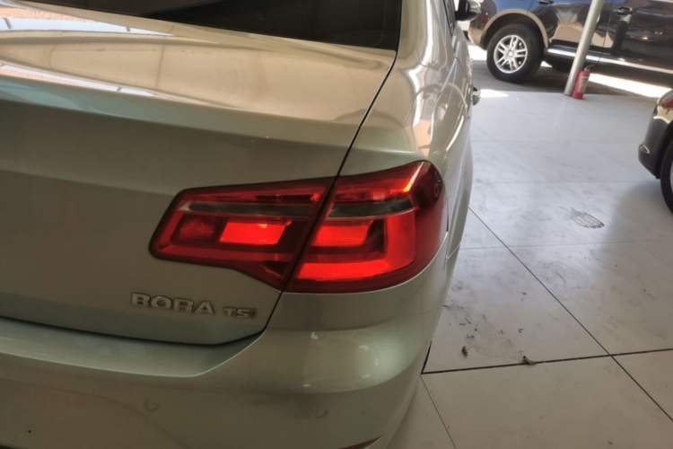 Used Volkswagen Bora 2014 1.4TSI Automatic Comfort Model Right Rear Taillight