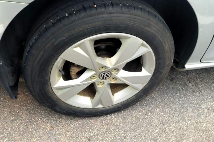 Used Volkswagen Bora 2014 1.6L Automatic Comfort Model Right Rear Wheel Hub