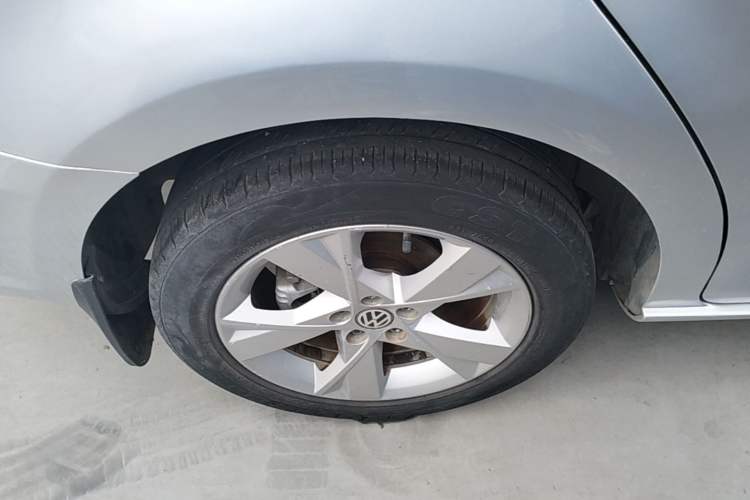 Used Volkswagen Bora 2014 1.6L Manual Comfort Model Right Rear Wheel Hub