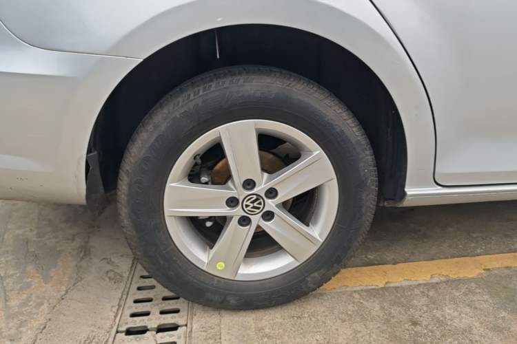 Used Volkswagen Bora 2014 1.6L Automatic Fashion Model Right Rear Wheel Hub