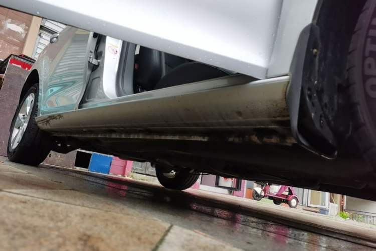 Used Volkswagen Bora 2014 1.6L Manual Comfort Model Right Side Sill