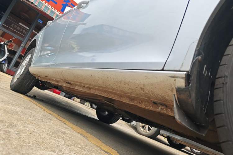 Used Volkswagen Bora 2014 1.6L Automatic Fashion Model Right Side Sill