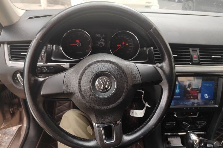 Used Volkswagen Bora 2014 1.6L Automatic Fashion Model Steering Wheel