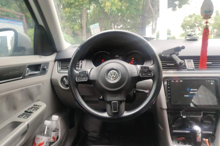 Used Volkswagen Bora 2014 1.6L Automatic Fashion Model Steering Wheel