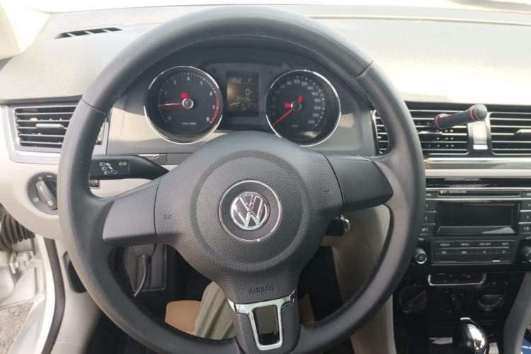 Used Volkswagen Bora 2014 1.6L Automatic Fashion Model Steering Wheel