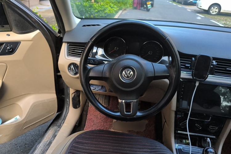 Used Volkswagen Bora 2014 1.6L Manual Comfort Model Steering Wheel