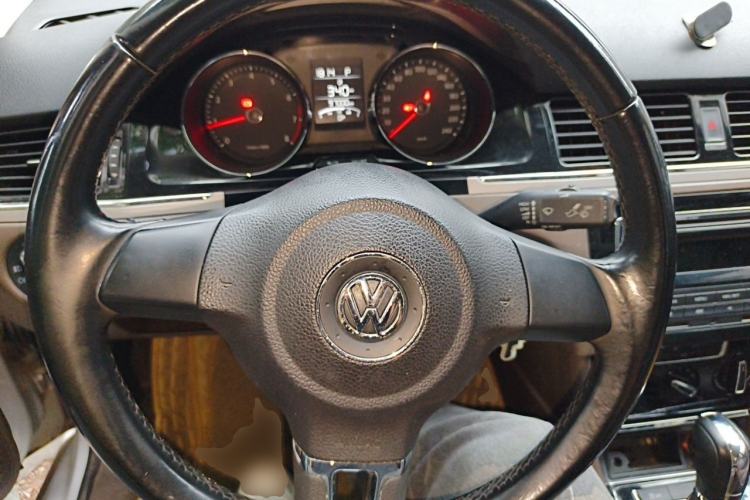 Used Volkswagen Bora 2014 1.6L Automatic Comfort Model Steering Wheel