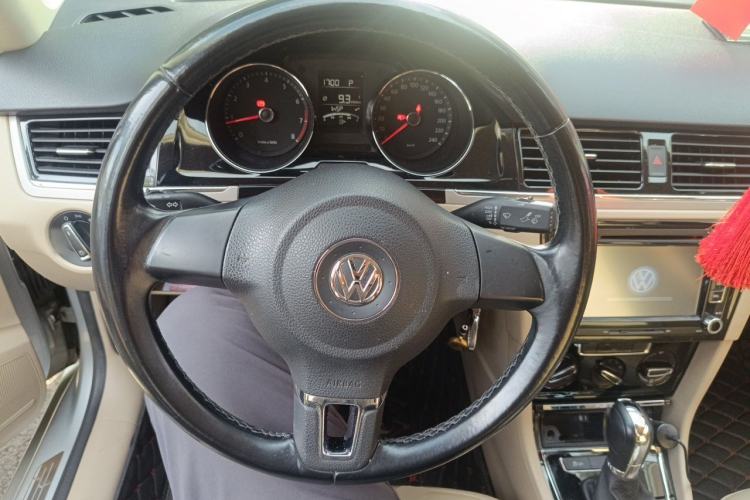 Used Volkswagen Bora 2014 1.6L Automatic Comfort Model Steering Wheel