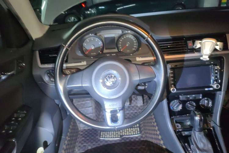Used Volkswagen Bora 2014 1.6L Automatic Fashion Model Steering Wheel