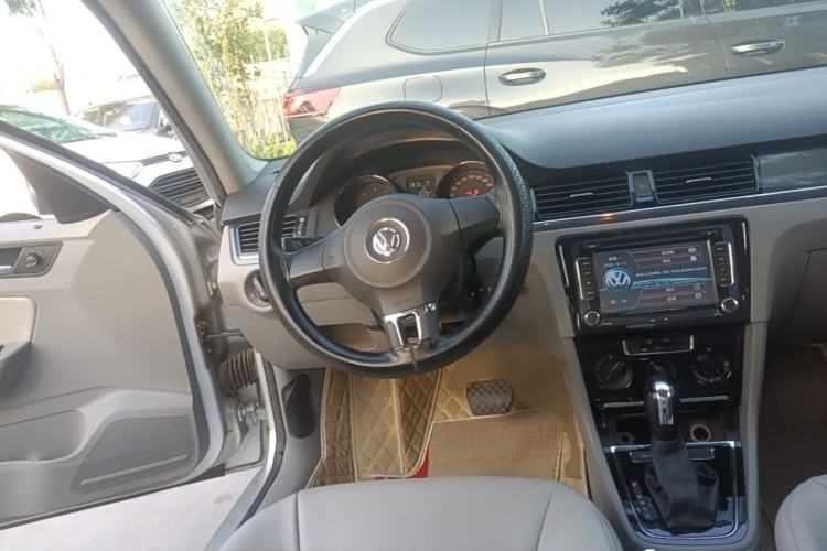 Used Volkswagen Bora 2014 1.6L Automatic Fashion Model Steering Wheel