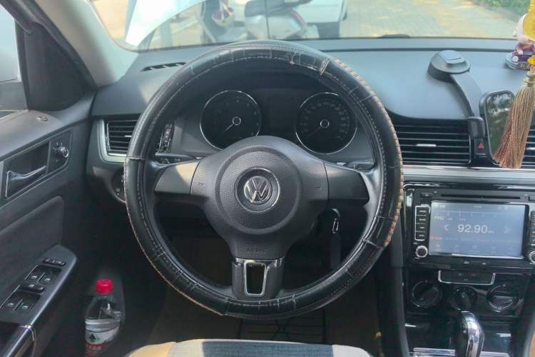Used Volkswagen Bora 2014 1.6L Automatic Fashion Model Steering Wheel