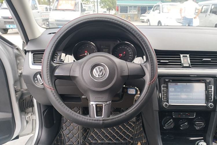 Used Volkswagen Bora 2014 1.6L Manual Comfort Model Steering Wheel