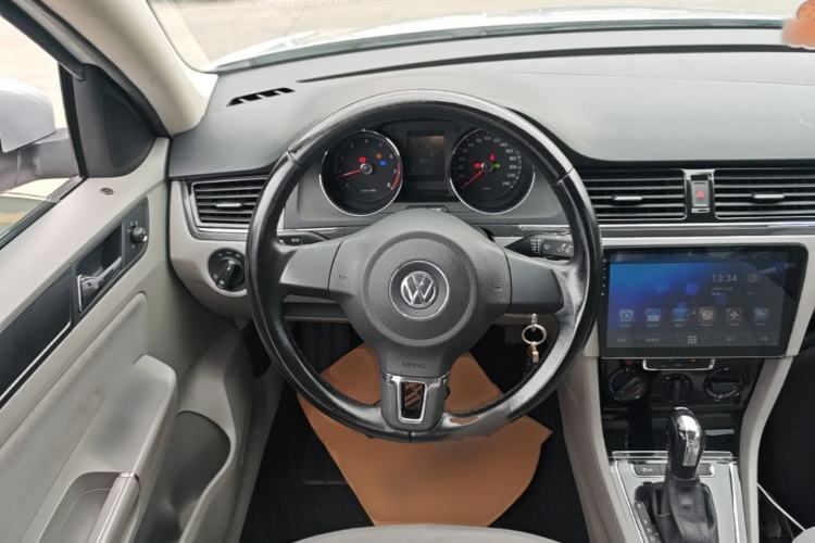 Used Volkswagen Bora 2014 1.6L Automatic Fashion Model Steering Wheel