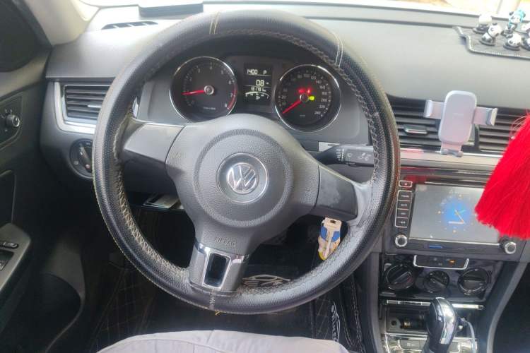 Used Volkswagen Bora 2014 1.6L Automatic Fashion Model Steering Wheel