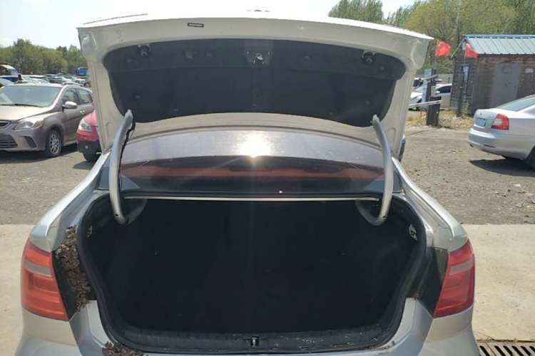 Used Volkswagen Bora 2014 1.6L Automatic Comfort Model Trunk