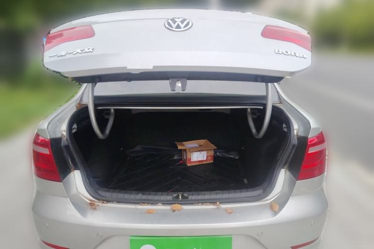 Used Volkswagen Bora 2014 1.6L Automatic Fashion Model Trunk