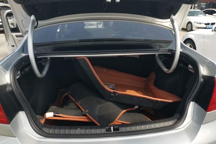 Used Volkswagen Bora 2014 1.6L Automatic Fashion Model Trunk