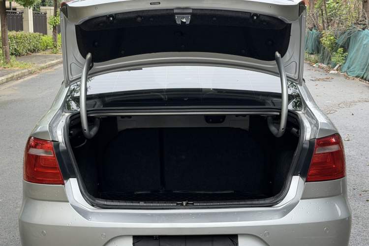 Used Volkswagen Bora 2014 1.6L Manual Comfort Model Trunk