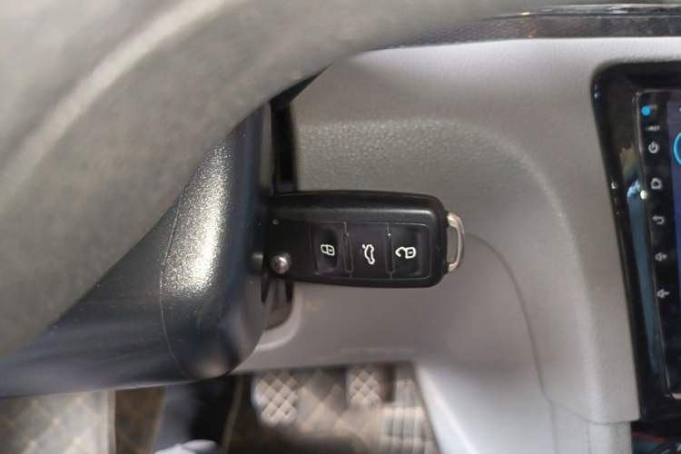 Used Volkswagen Bora 2014 1.6L Manual Fashion Edition Vehicle Key