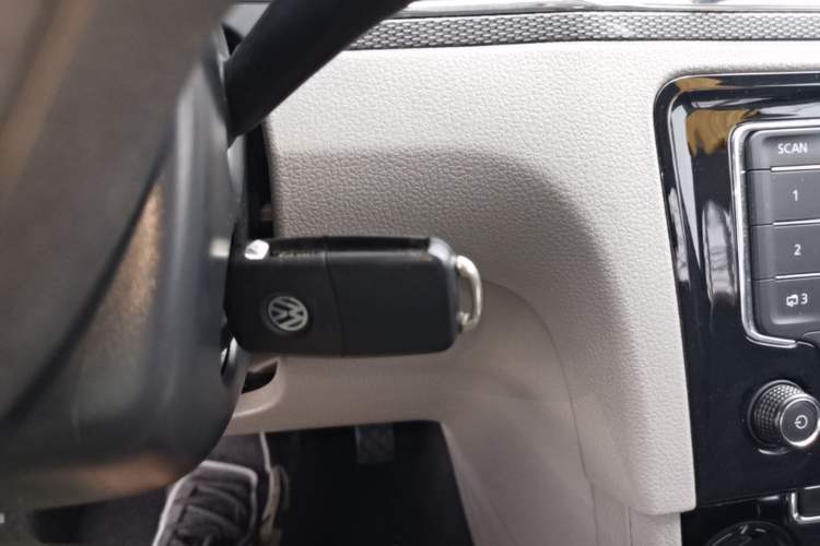 Used Volkswagen Bora 2014 1.6L Automatic Fashion Model Vehicle Key