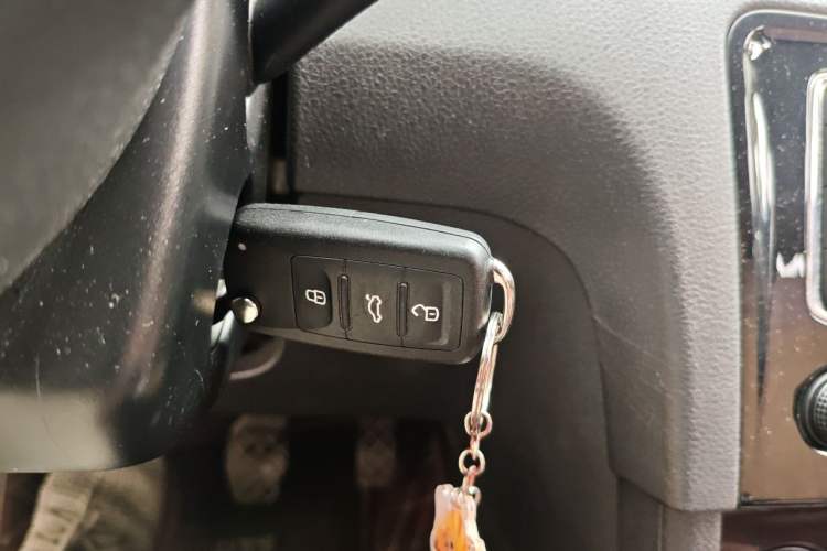 Used Volkswagen Bora 2014 1.6L Manual Fashion Edition Vehicle Key