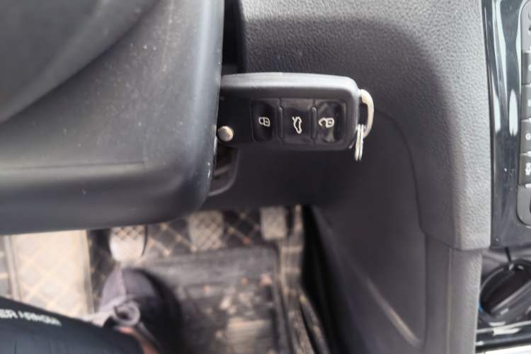 Used Volkswagen Bora 2014 1.6L Manual Fashion Edition Vehicle Key