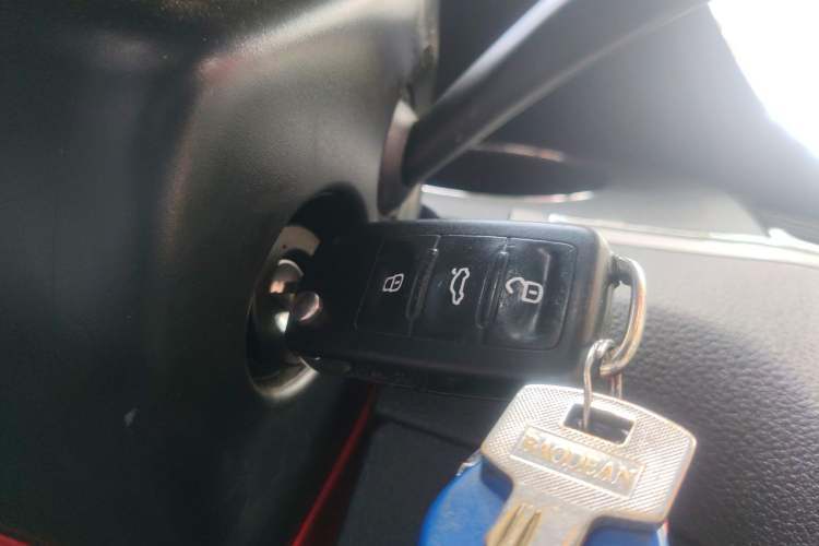 Used Volkswagen Bora 2014 1.6L Automatic Fashion Model Vehicle Key
