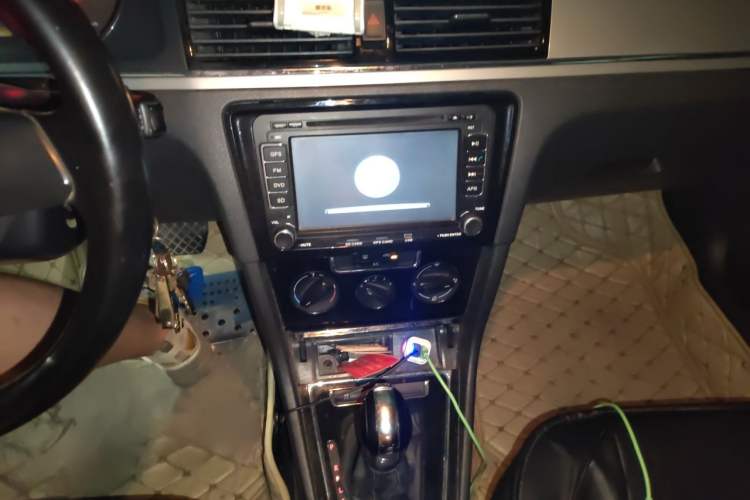 Used Volkswagen Bora 2014 1.6L Automatic Fashion Model Audio And AC Panel