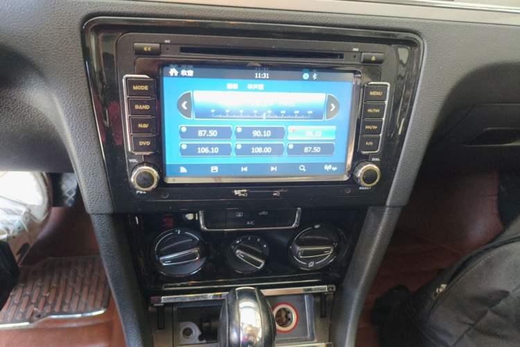 Used Volkswagen Bora 2014 1.6L Automatic Comfort Model Audio And AC Panel