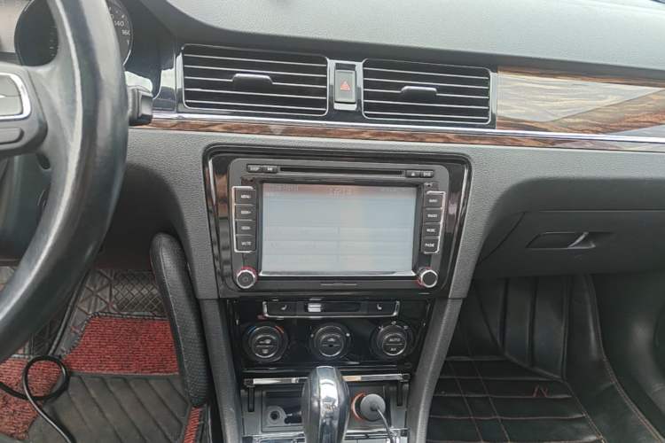 Used Volkswagen Bora 2014 1.6L Automatic Luxury Model Audio And AC Panel