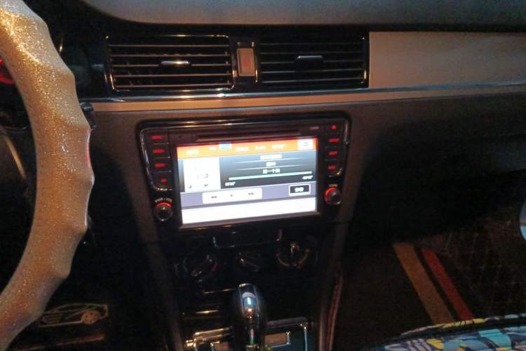 Used Volkswagen Bora 2014 1.6L Automatic Comfort Model Audio And AC Panel