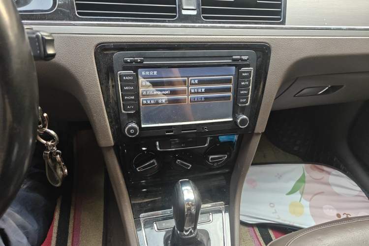 Used Volkswagen Bora 2014 1.6L Automatic Comfort Model Audio And AC Panel