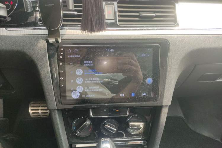 Used Volkswagen Bora 2014 1.4TSI Automatic Sportline Audio And AC Panel