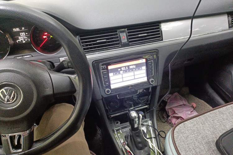 Used Volkswagen Bora 2014 1.6L Automatic Fashion Model Audio And AC Panel