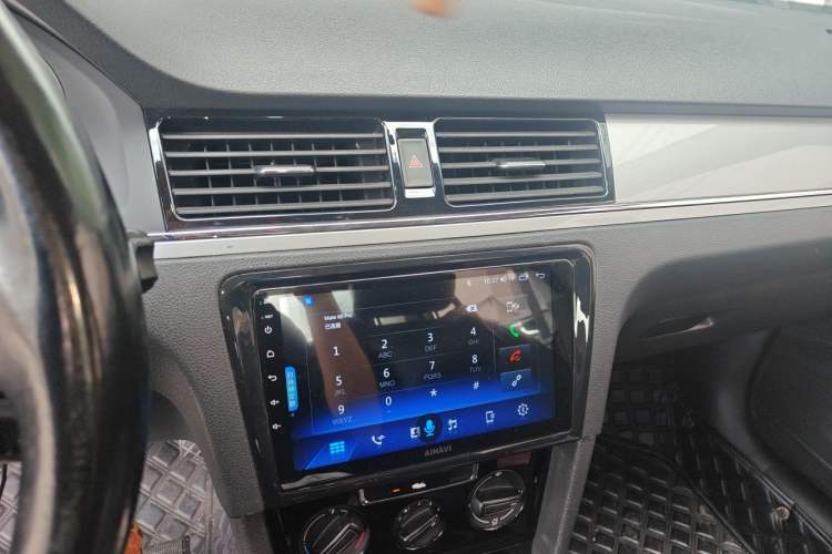 Used Volkswagen Bora 2014 1.6L Manual Fashion Edition Audio And AC Panel