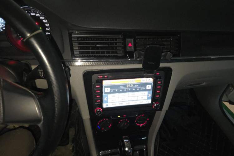 Used Volkswagen Bora 2014 1.6L Automatic Fashion Model Audio And AC Panel