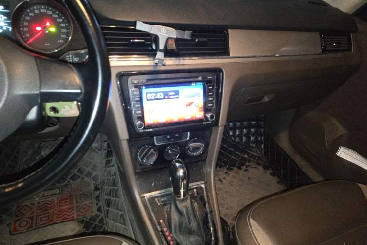 Used Volkswagen Bora 2014 1.6L Automatic Comfort Model Audio And AC Panel