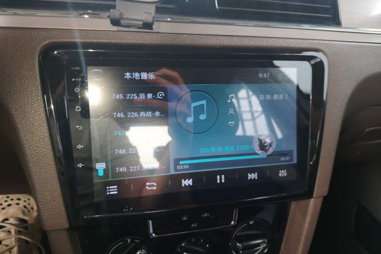Used Volkswagen Bora 2014 1.6L Manual Comfort Model Audio And AC Panel