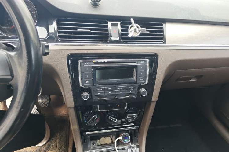 Used Volkswagen Bora 2014 1.6L Manual Comfort Model Audio And AC Panel