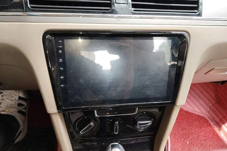 Used Volkswagen Bora 2014 1.6L Automatic Comfort Model Audio And AC Panel