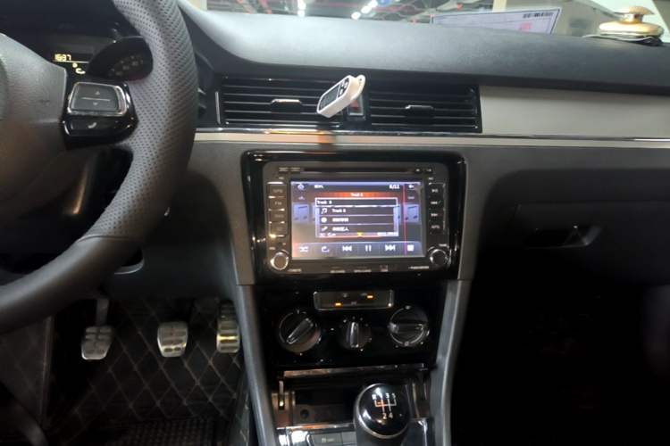 Used Volkswagen Bora 2014 1.4TSI Manual Sportline Audio And AC Panel