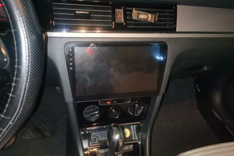 Used Volkswagen Bora 2014 1.6L Automatic Comfort Model Audio And AC Panel